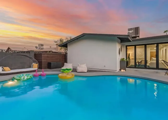 Casa Paradiso With Private Pool Firepit & Putting Holiday home *