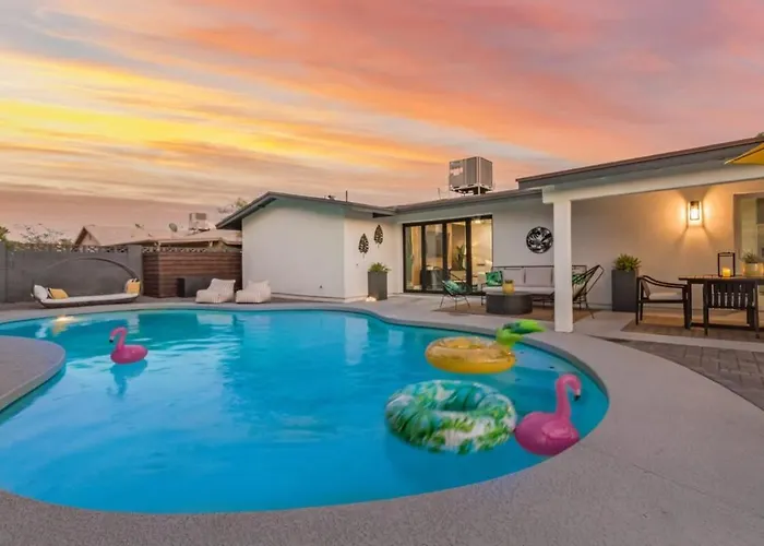 Casa Paradiso With Private Pool Firepit & Putting Holiday home *