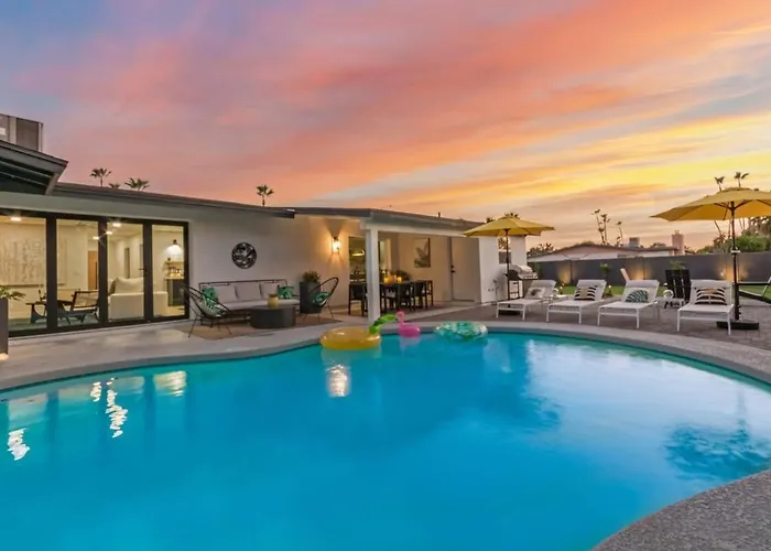 Casa Paradiso With Private Pool Firepit & Putting Holiday home