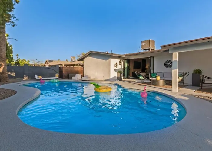 Casa Paradiso With Private Pool Firepit & Putting Holiday home *